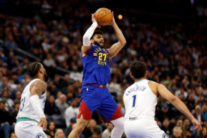 Denver se impone en Minnesota al ritmo de Jokic