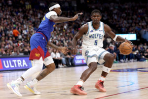 Los Wolves ganan en Denver y se colocan líderes del Oeste