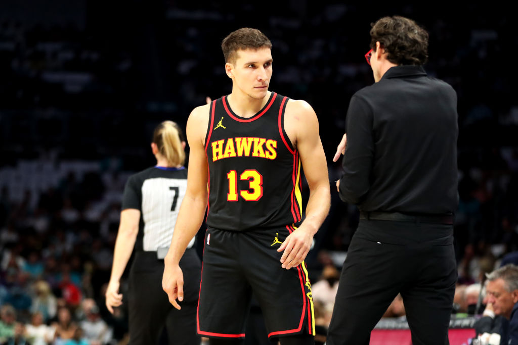 Saltan más que chispas entre Bogdanovic y Quin Snyder