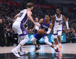 Sacramento deja en un puño el playoffs del Oeste