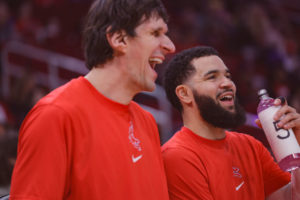 Marjanovic falla un tiro a propósito para regalar alitas de pollo
