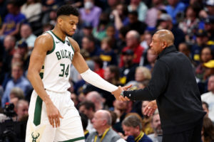 Milwaukee se prepara para jugar sin Giannis Antetokounmpo
