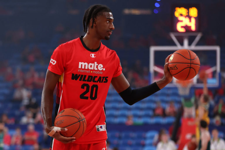 Alex Sarr se declara elegible en el draft 2024