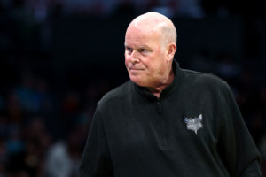 Steve Clifford abandona el banquillo de los Hornets