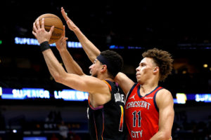 Un enorme Devin Booker destroza a los Pelicans