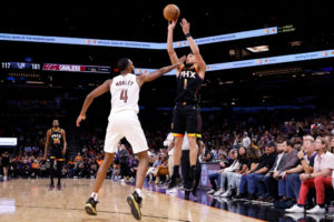 Phoenix escala a la sexta posición de la mano de Devin Booker