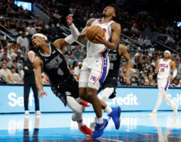 Philadelphia sobrevive a Wembanyama con un enorme Maxey de 52 puntos