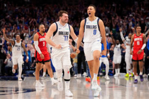 Dallas obra el milagro y acaricia los playoffs