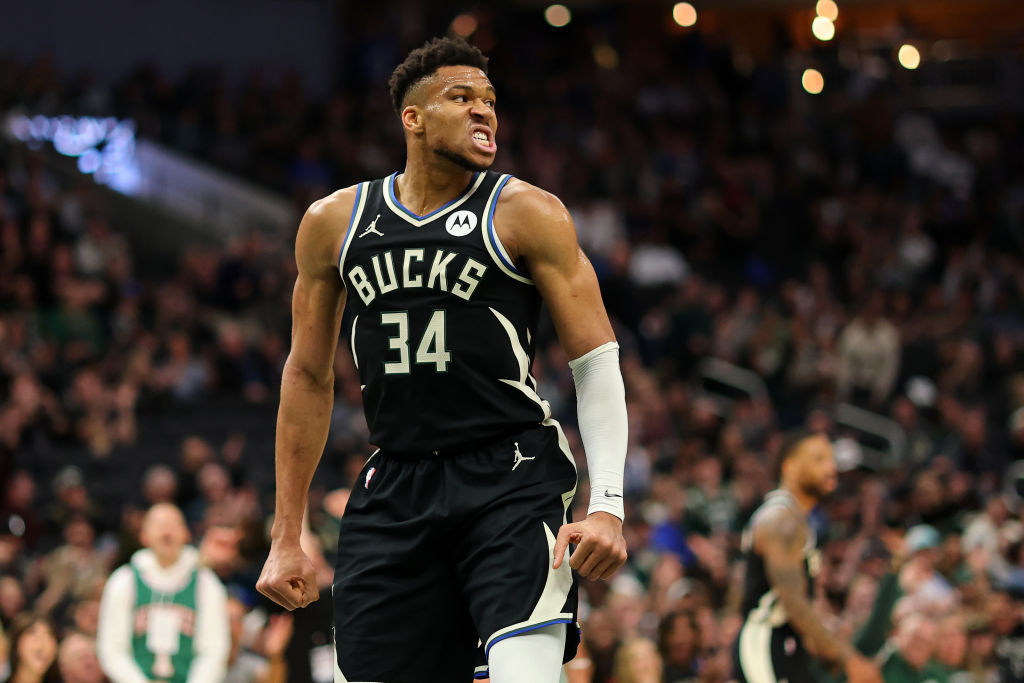 Giannis celebra una acción