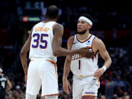Los Suns se aferran a la lucha por evitar el play-in