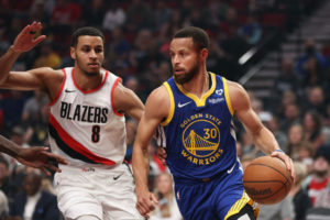 Golden State hace los deberes y adelanta a Lakers