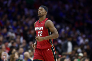 Jimmy Butler podría sufrir una lesión grave en su rodilla
