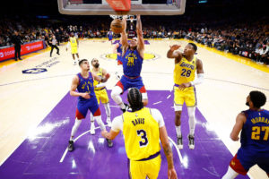 Denver deja a los Lakers al borde del KO