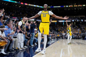 Los Pacers rozan la clasificación ante unos Bucks en cuadro
