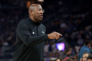 Mike Brown pide a los Kings 10 millones anuales