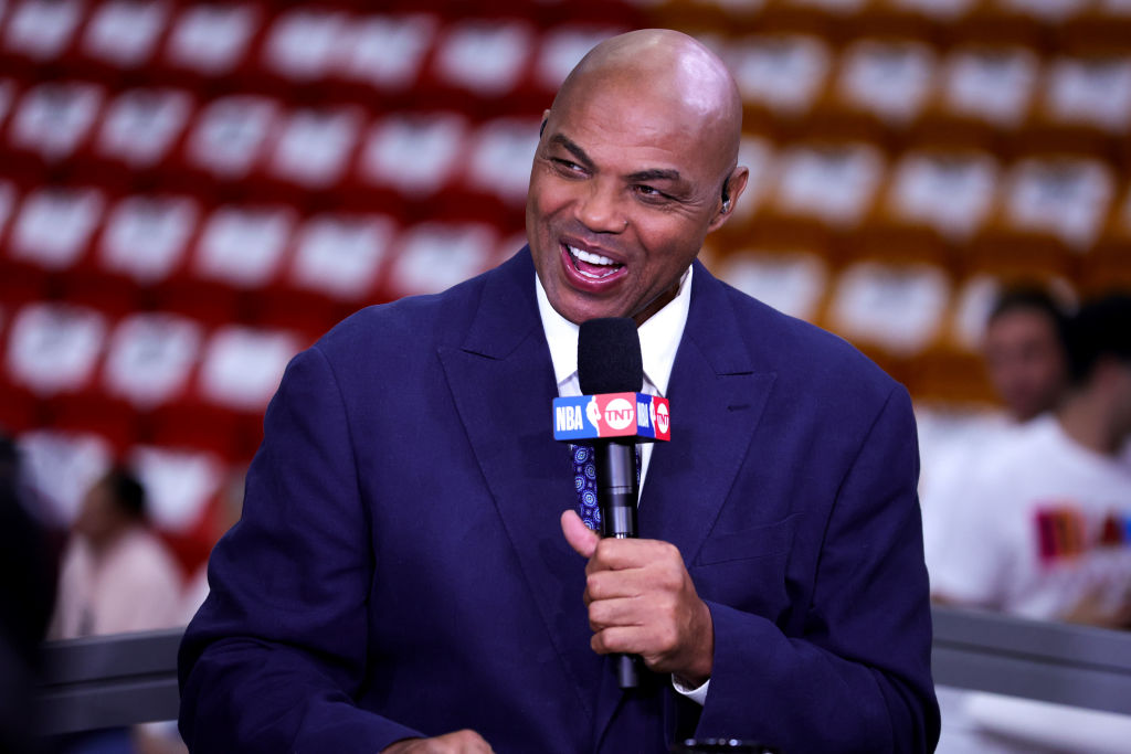 Barkley llama "payasos" a los directivos de TNT por perder los derechos de la NBA