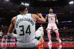 Antetokounmpo y Lillard trabajan para llegar al sexto partido