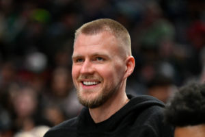 Siguen las dudas en torno al regreso de Kristaps Porzingis
