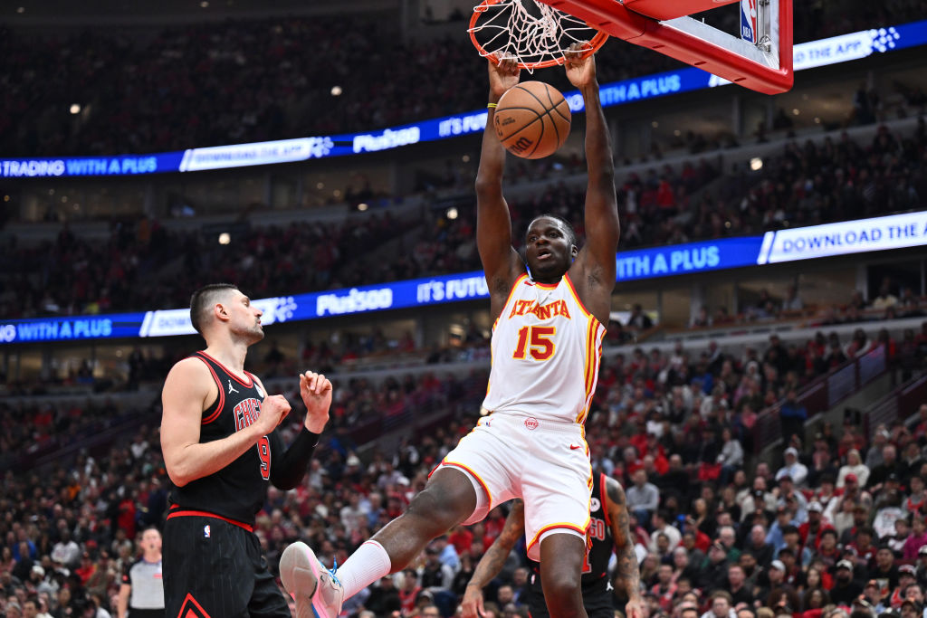 Los Hawks pondrán a Capela en el mercado