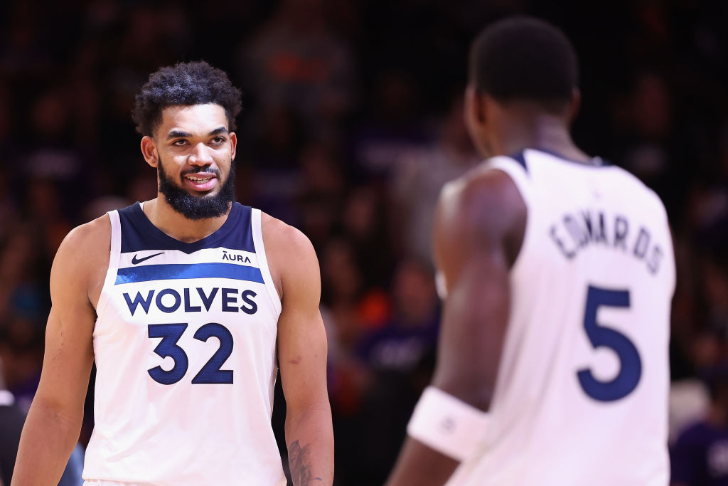 Anthony Edwards sale en defensa de Towns