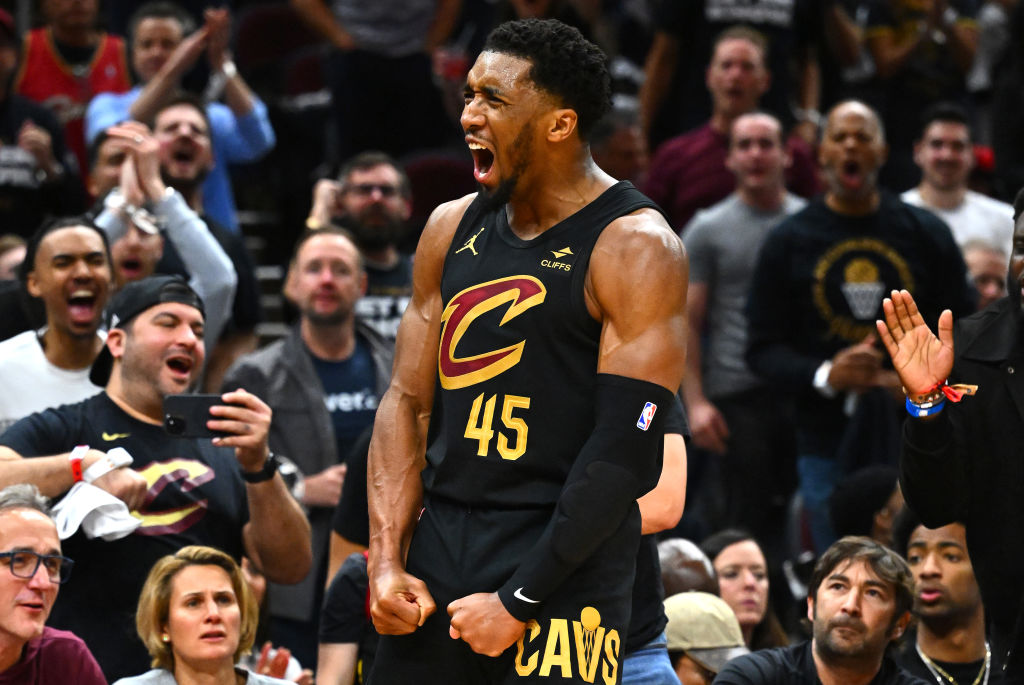 Donovan Mitchell celebra una acción