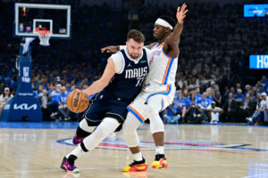 Oklahoma golpea primero ante un Doncic carente de magia