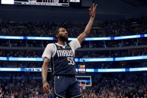 Derrick Jones Jr. quiere seguir en Dallas