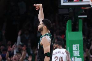 Boston, primer equipo en alcanzar las Finales de Conferencia
