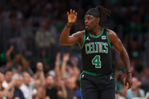 Boston tiene pie y medio en las Finales