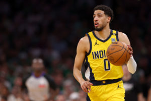 Indiana incluye a Haliburton en la lista de dudas para el Game 3