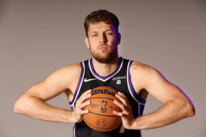 Los dos gigantes griegos se pelean por Sasha Vezenkov