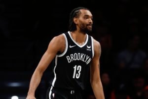Keita Bates-Diop acepta su opción con los Nets