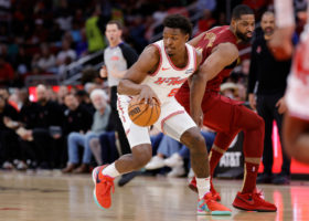 Houston ejecuta su opción sobre Jae'Sean Tate