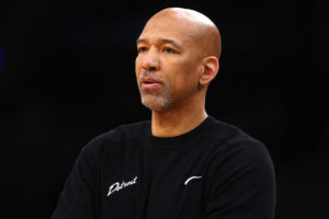 Detroit deja a Monty Williams en el alambre