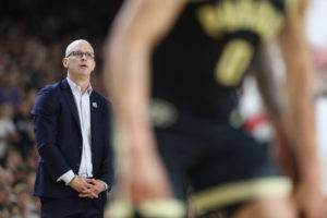Dan Hurley dará hoy una respuesta a los Lakers