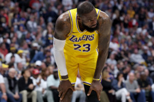 LeBron James sigue sin dar pistas y Lakers contraataca