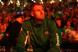 Los Celtics no descartan a Porzingis para el Game 4