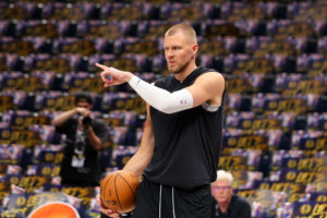 Porzingis aprieta para estar en el Game 5