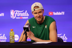 Kristaps Porzingis pasará por el quirófano