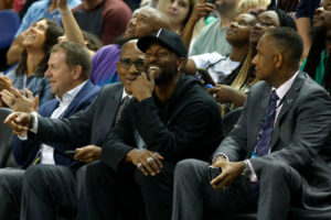 Kemba Walker vuelve a Charlotte como asistente