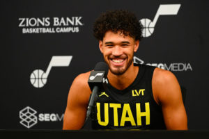 Johnny Juzang seguirá en Utah por 4 años y 12 millones