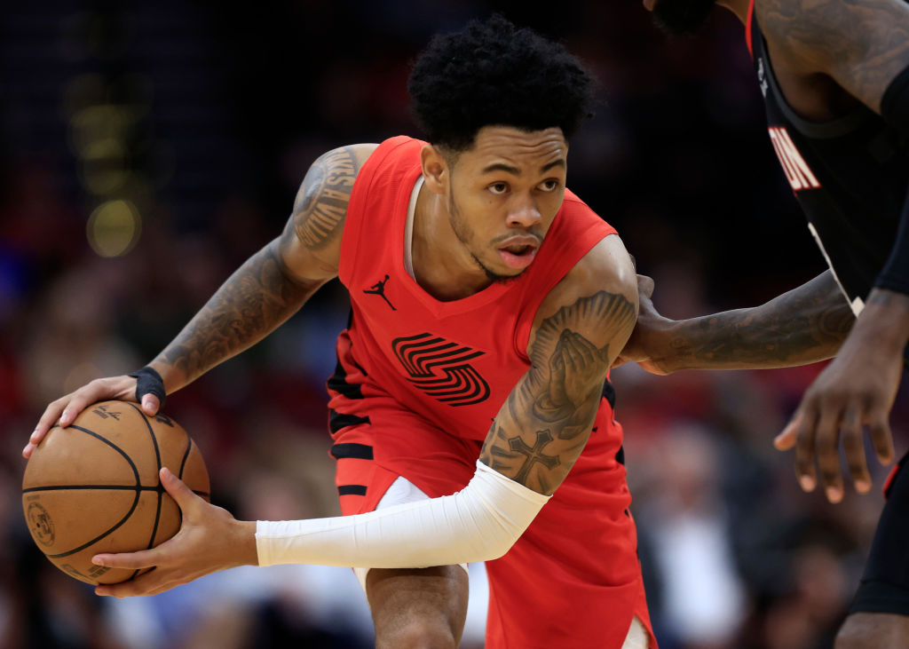 Portland espera que Simons o Grant salgan este verano