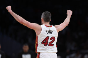 Kevin Love firma de nuevo con Miami