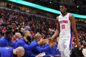 James Wiseman firma dos años con los Indiana Pacers