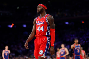 Los 76ers barajan despedir a Paul Reed