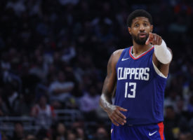 Paul George acudió a la entrevista con los 76ers con una camiseta de Iverson