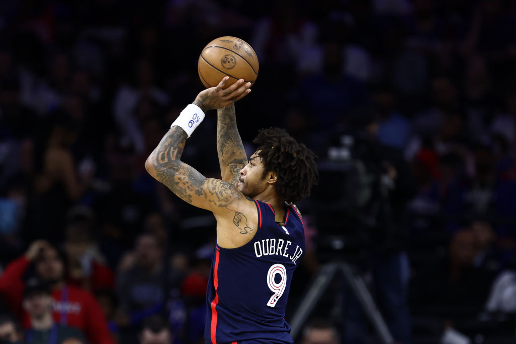 Philadelphia retiene a Kelly Oubre Jr.
