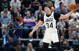Utah despide a Kenneth Lofton Jr. y a Darius Bazley