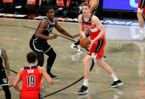 Milwaukee da a Pasecniks una segunda oportunidad