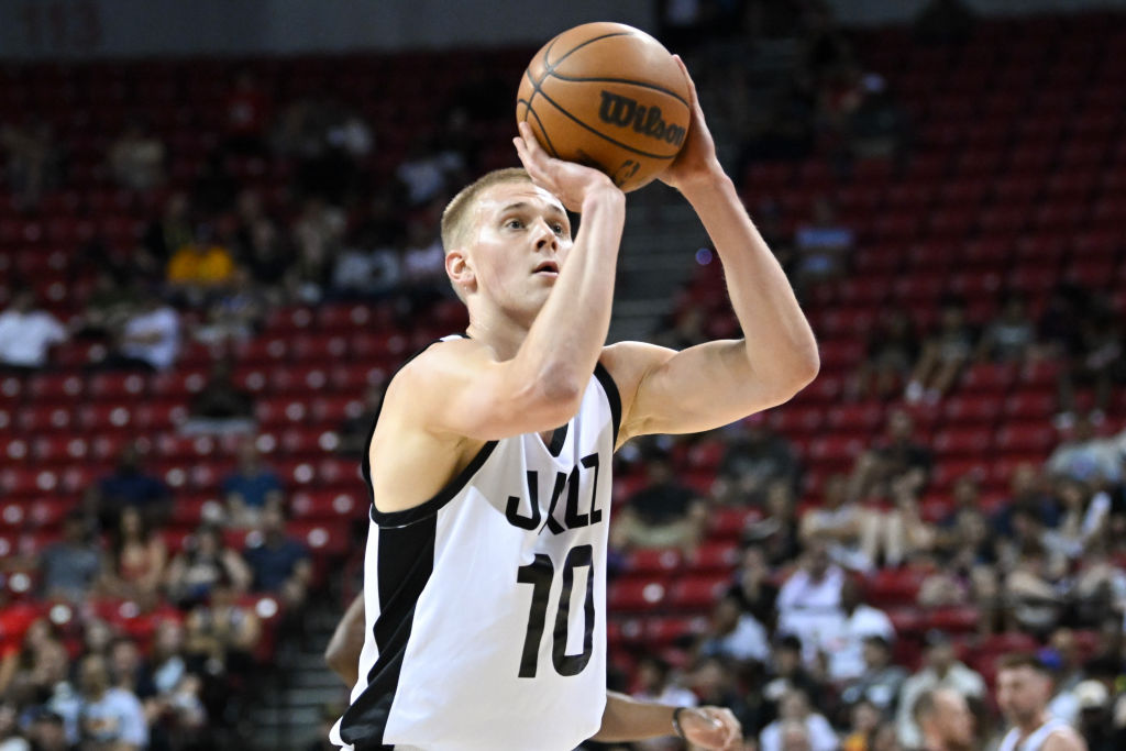 Joey Hauser firma con los Atlanta Hawks